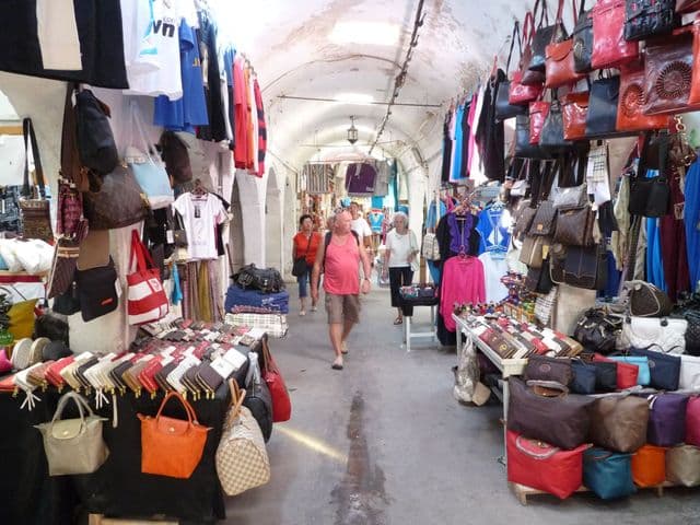 Étals du bazar de Houmt Souk